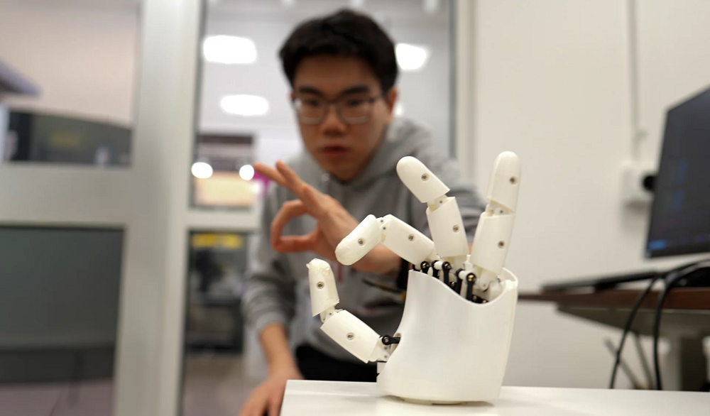 Ультразвуковой браслет от MIT читает движения рук и управляет роботами