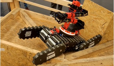 Разработан робот-спасатель, который лезет по лестницам и открывает двери