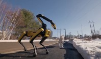 Spot научился читать список дел и выгуливать собаку: Boston Dynamics добавила ИИ-мышление