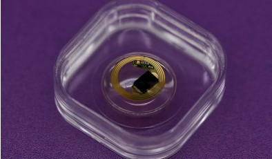 Батарея размером с рисовое зернышко сможет питать умные контактные линзы