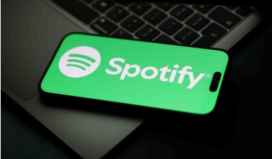 Новый значок Spotify отделит живых музыкантов от ИИ-сгенерированных профилей