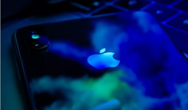 Голографический iPhone, AI-кулон и AirPods с камерами: Apple готовит три революционных устройства