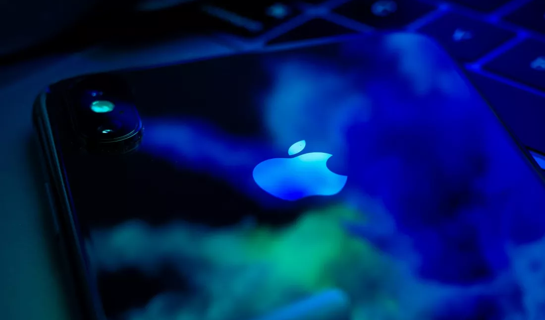 Голографический iPhone, AI-кулон и AirPods с камерами: Apple готовит три революционных устройства