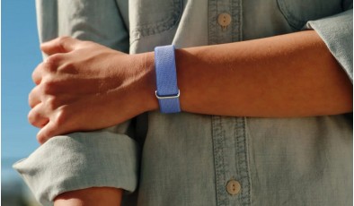 Google представила Fitbit Air —лёгкий безэкранный фитнес-браслет за 100 долларов