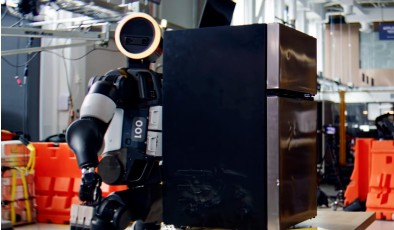 Знаменитый робот Atlas научился поднимать грузы весом более 45 кг