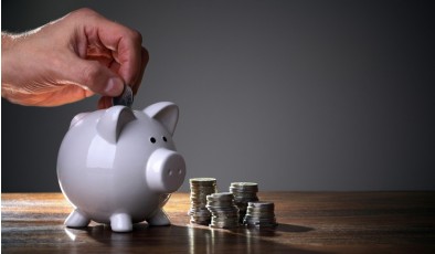 Частка українців, які не відкладають гроші, зросла з 56% до 62% за два роки