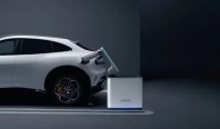 Xiaomi показала домашнего робота, который сам подключает зарядку к электромобилю