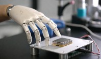 Искусственная кожа позволит роботам чувствовать тепло и давление одновременно