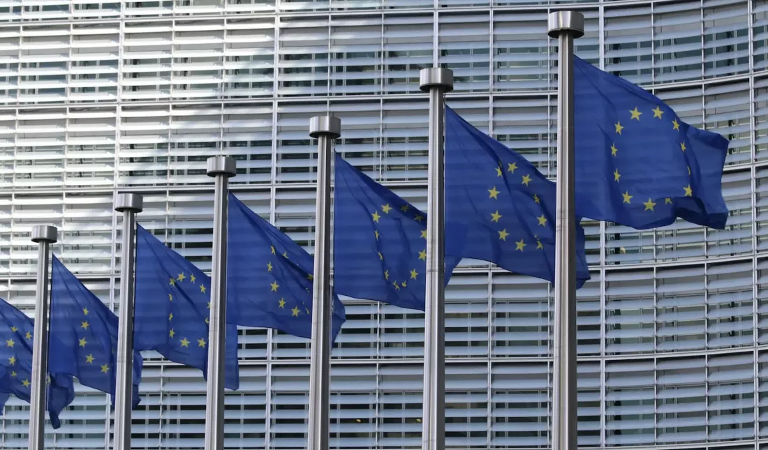 С воскресенья ЕС обяжет компании маркировать ИИ-контент