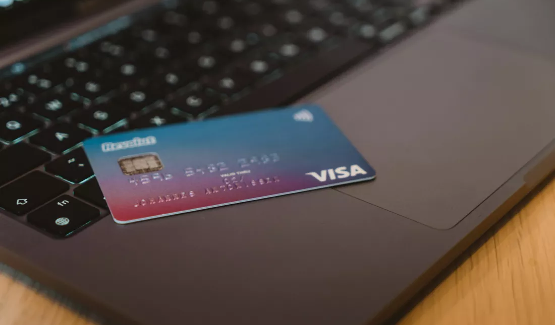 Уязвимость Visa позволяет проводить платежи с просроченных банковских карт