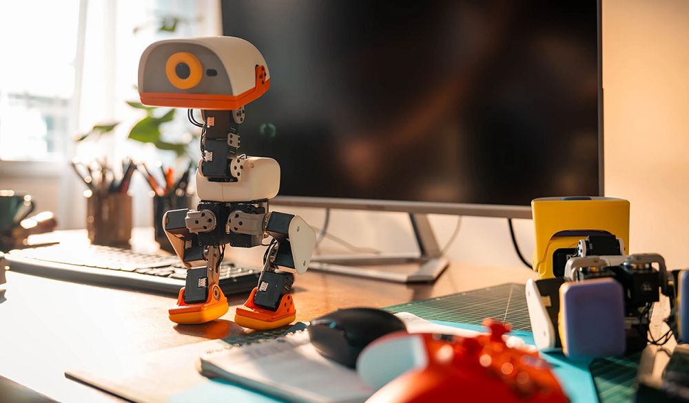 Представлен робот-утка для обучения робототехнике и программированию