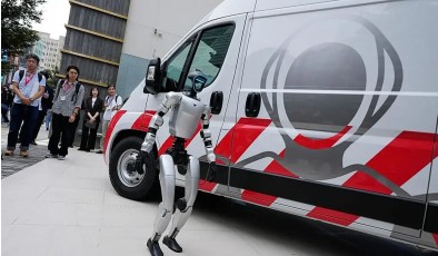 В Японии представили первую «скорую помощь» для гуманоидных роботов