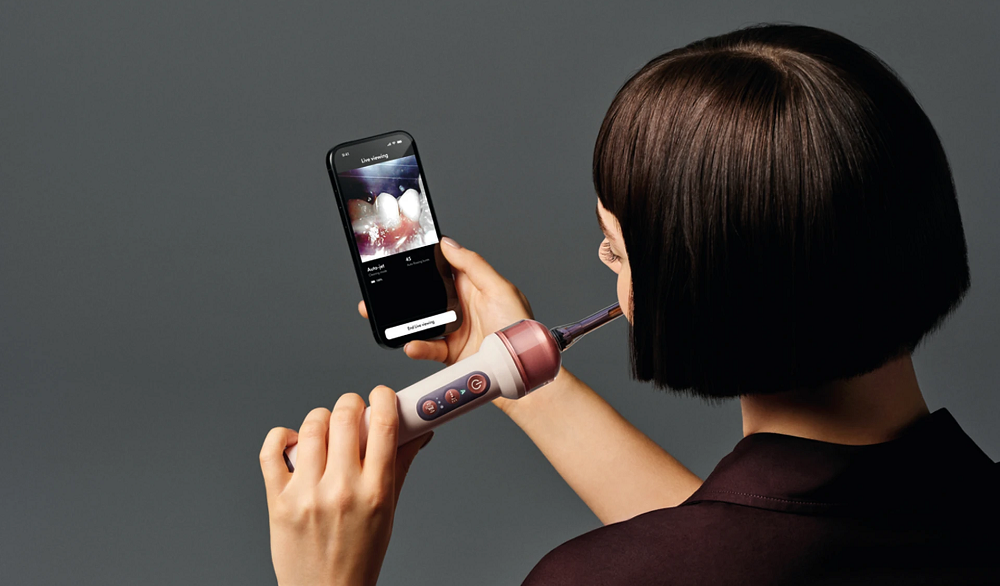 Dyson придумала зубную щётку с камерой и искусственным интеллектом