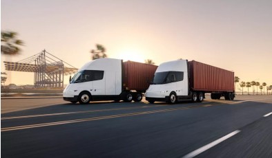Tesla наконец запустила серийное производство электрического грузовика Semi