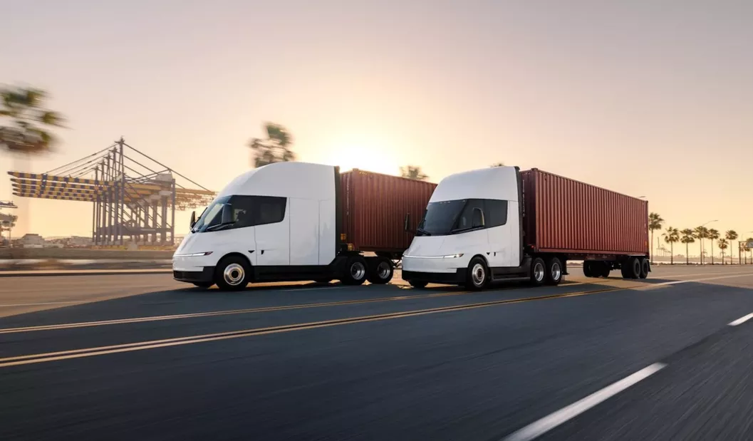 Tesla наконец запустила серийное производство электрического грузовика Semi