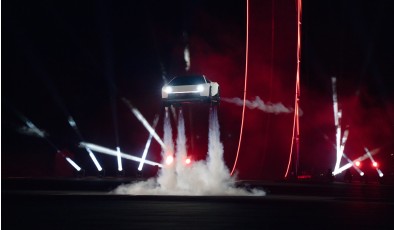 Tesla показала новый Roadster: электромобиль, который сможет летать