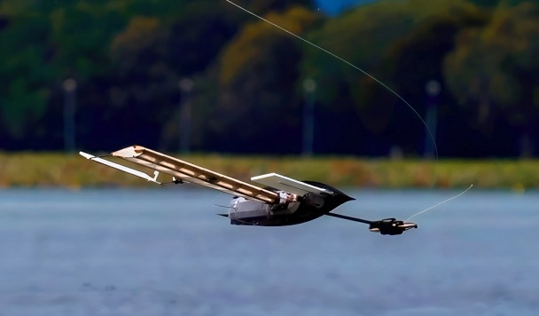 Робот ALBATROSS падает с неба, как семя клёна, и превращается в парусник